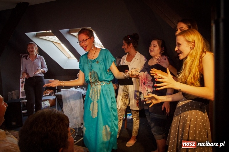 Zdjęcie w galerii na portalu naszraciborz.pl: Beztalencie i Hipnoza - dwie komediowe premiery w Pietraszynie  wiadomości z regionu