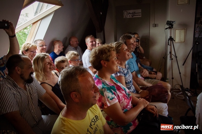 Zdjęcie w galerii na portalu naszraciborz.pl: Beztalencie i Hipnoza - dwie komediowe premiery w Pietraszynie  wiadomości z regionu