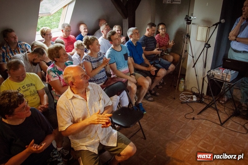 Zdjęcie w galerii na portalu naszraciborz.pl: Beztalencie i Hipnoza - dwie komediowe premiery w Pietraszynie  wiadomości z regionu