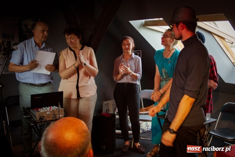 Zdjęcie w galerii na portalu naszraciborz.pl: Beztalencie i Hipnoza - dwie komediowe premiery w Pietraszynie  wiadomości z regionu