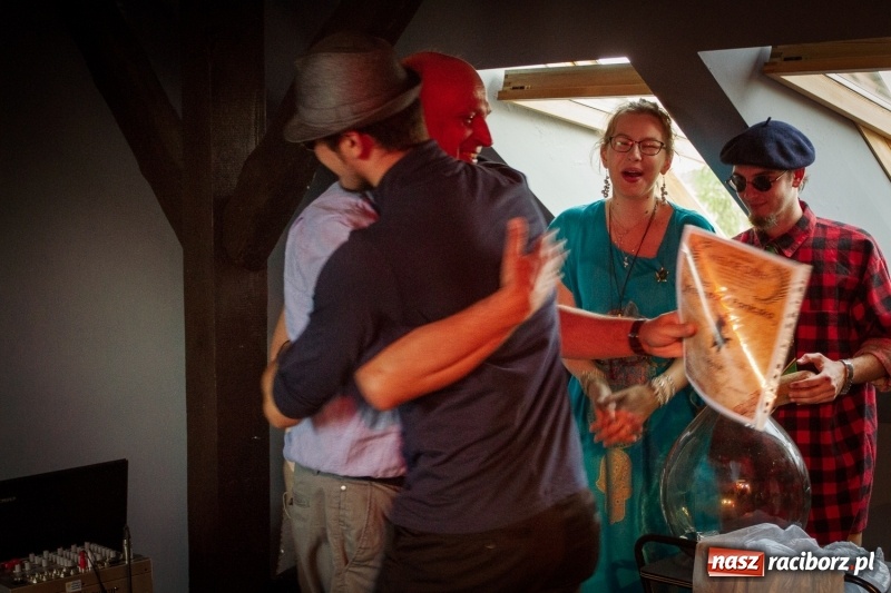 Zdjęcie w galerii na portalu naszraciborz.pl: Beztalencie i Hipnoza - dwie komediowe premiery w Pietraszynie  wiadomości z regionu