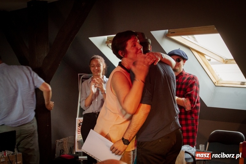 Zdjęcie w galerii na portalu naszraciborz.pl: Beztalencie i Hipnoza - dwie komediowe premiery w Pietraszynie  wiadomości z regionu