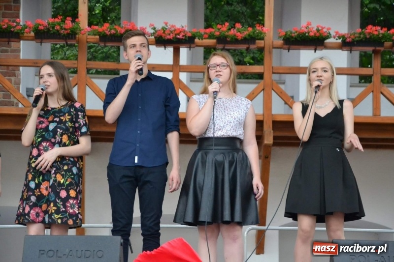 Zdjęcie w galerii na portalu naszraciborz.pl: I edycja Święta Powiatu Raciborskiego na Zamku Piastowskim za nami wiadomości z regionu