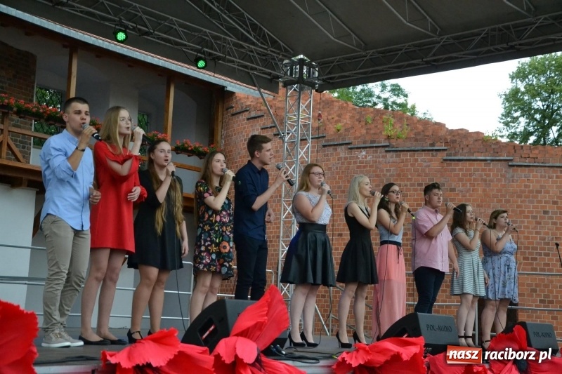 Zdjęcie w galerii na portalu naszraciborz.pl: I edycja Święta Powiatu Raciborskiego na Zamku Piastowskim za nami wiadomości z regionu