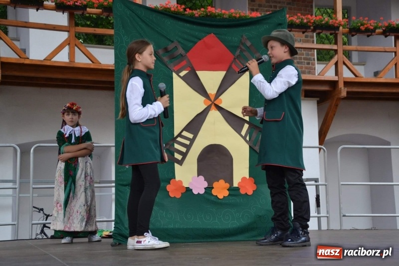 Zdjęcie w galerii na portalu naszraciborz.pl: I edycja Święta Powiatu Raciborskiego na Zamku Piastowskim za nami wiadomości z regionu