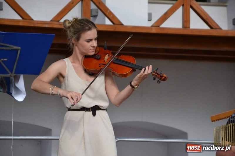 Zdjęcie w galerii na portalu naszraciborz.pl: I edycja Święta Powiatu Raciborskiego na Zamku Piastowskim za nami wiadomości z regionu