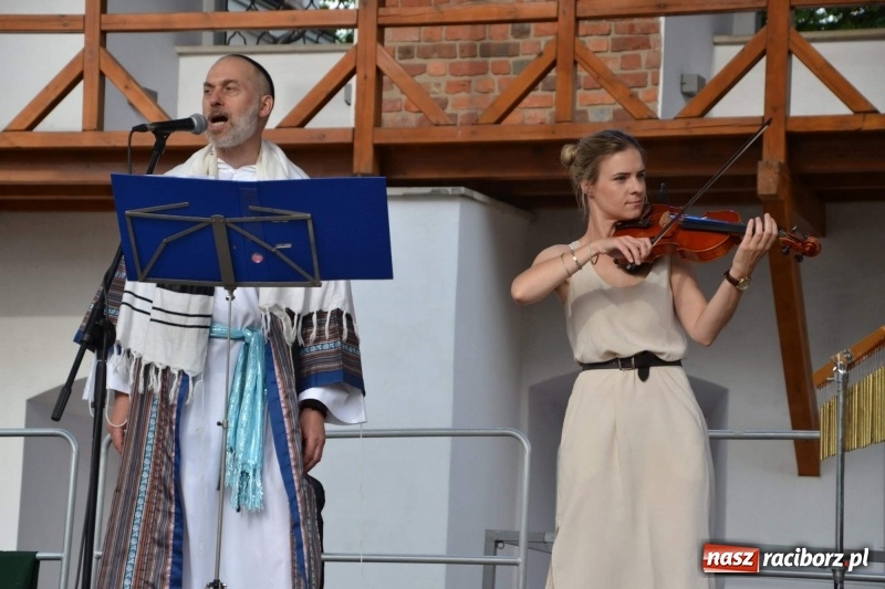 Zdjęcie w galerii na portalu naszraciborz.pl: I edycja Święta Powiatu Raciborskiego na Zamku Piastowskim za nami wiadomości z regionu