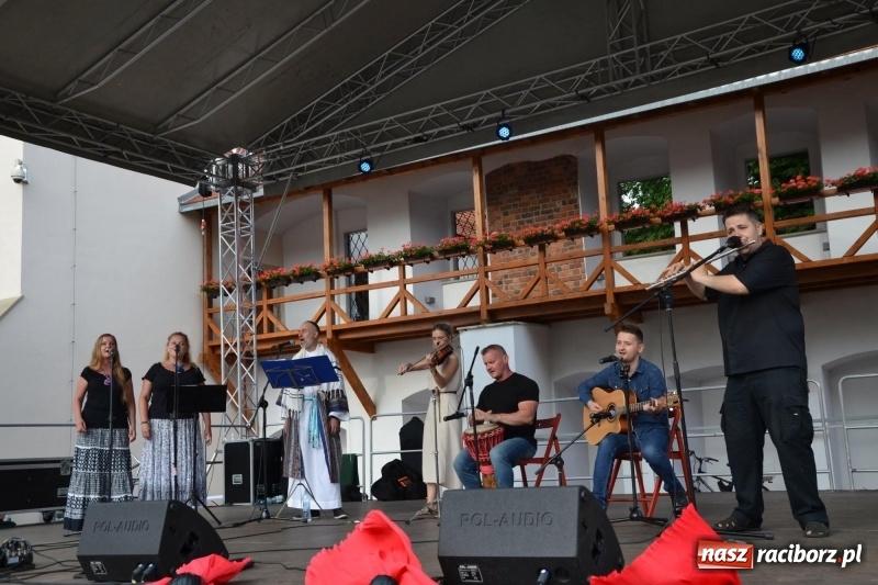 Zdjęcie w galerii na portalu naszraciborz.pl: I edycja Święta Powiatu Raciborskiego na Zamku Piastowskim za nami wiadomości z regionu