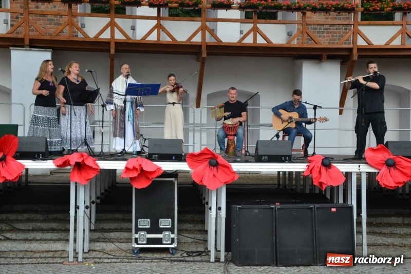 Zdjęcie w galerii na portalu naszraciborz.pl: I edycja Święta Powiatu Raciborskiego na Zamku Piastowskim za nami wiadomości z regionu