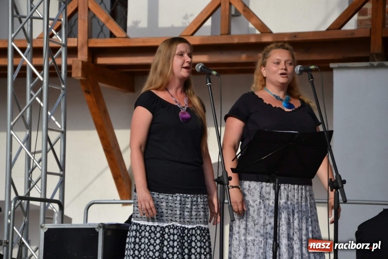 Zdjęcie w galerii na portalu naszraciborz.pl: I edycja Święta Powiatu Raciborskiego na Zamku Piastowskim za nami wiadomości z regionu