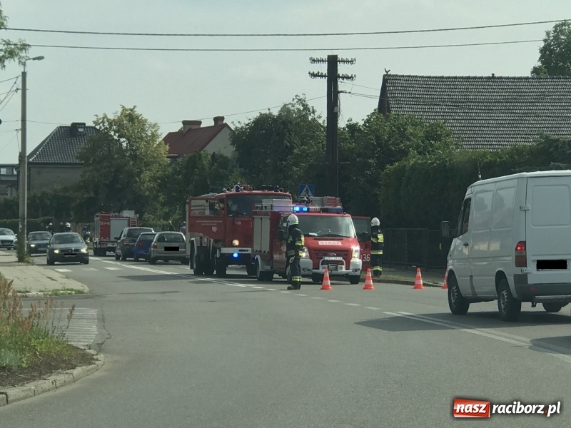Zdjęcie w galerii na portalu naszraciborz.pl: Zderzenie trzech pojazdów na DK 45 w Studziennej. 78-latka trafiła do szpitala wiadomości z regionu