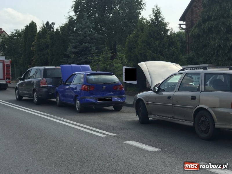 Zdjęcie w galerii na portalu naszraciborz.pl: Zderzenie trzech pojazdów na DK 45 w Studziennej. 78-latka trafiła do szpitala wiadomości z regionu