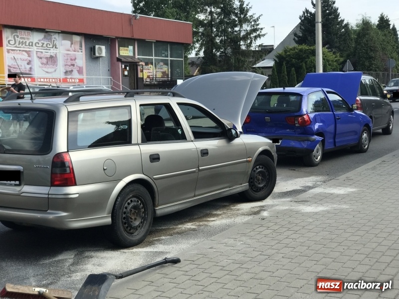 Zdjęcie w galerii na portalu naszraciborz.pl: Zderzenie trzech pojazdów na DK 45 w Studziennej. 78-latka trafiła do szpitala wiadomości z regionu