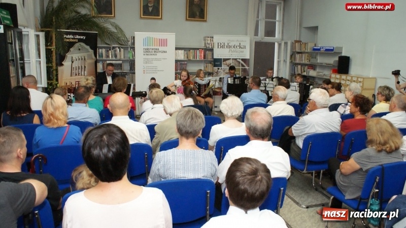 Zdjęcie w galerii na portalu naszraciborz.pl: Noc bibliotek: Kresowiacy na ziemi raciborskiej wiadomości z regionu