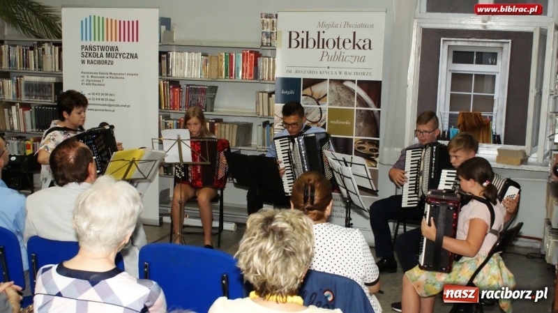 Zdjęcie w galerii na portalu naszraciborz.pl: Noc bibliotek: Kresowiacy na ziemi raciborskiej wiadomości z regionu