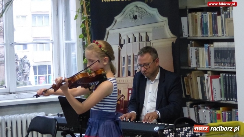 Zdjęcie w galerii na portalu naszraciborz.pl: Noc bibliotek: Kresowiacy na ziemi raciborskiej wiadomości z regionu