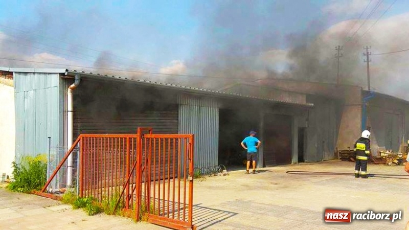 Zdjęcie w galerii na portalu naszraciborz.pl: Strażacy gasili pożar garażu w Tworkowie  wiadomości z regionu