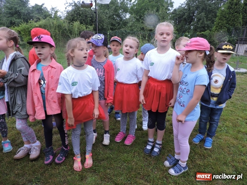 Zdjęcie w galerii na portalu naszraciborz.pl: Wiwat zdrowie, wiwat ruch, w zdrowym ciele zdrowy duch, czyli XVI Piknik Sportowy w przedszkolu numer 16 wiadomości z regionu
