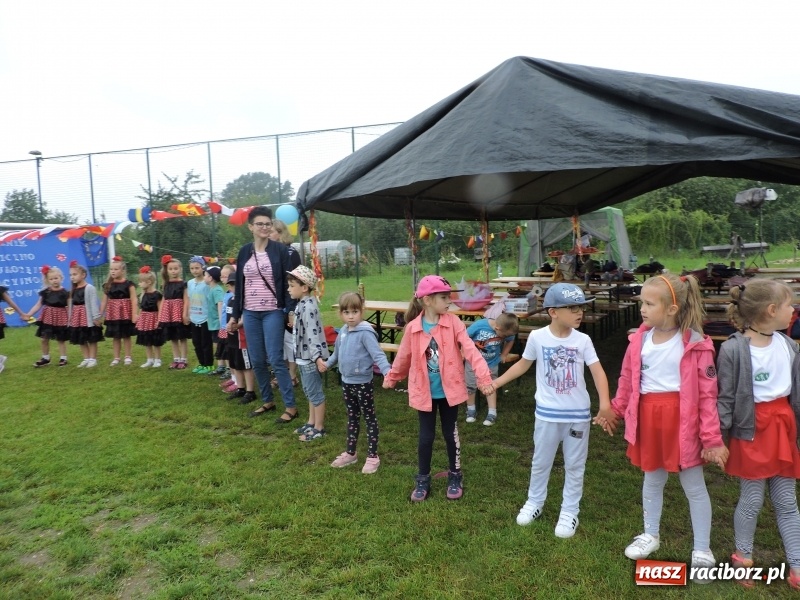 Zdjęcie w galerii na portalu naszraciborz.pl: Wiwat zdrowie, wiwat ruch, w zdrowym ciele zdrowy duch, czyli XVI Piknik Sportowy w przedszkolu numer 16 wiadomości z regionu