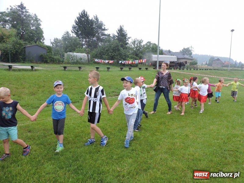 Zdjęcie w galerii na portalu naszraciborz.pl: Wiwat zdrowie, wiwat ruch, w zdrowym ciele zdrowy duch, czyli XVI Piknik Sportowy w przedszkolu numer 16 wiadomości z regionu