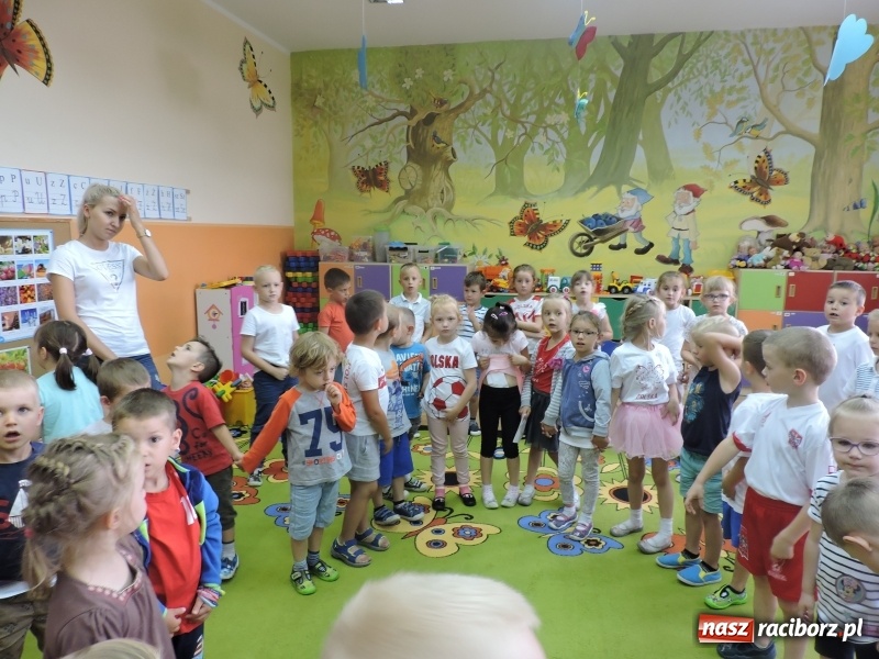 Zdjęcie w galerii na portalu naszraciborz.pl: Wiwat zdrowie, wiwat ruch, w zdrowym ciele zdrowy duch, czyli XVI Piknik Sportowy w przedszkolu numer 16 wiadomości z regionu
