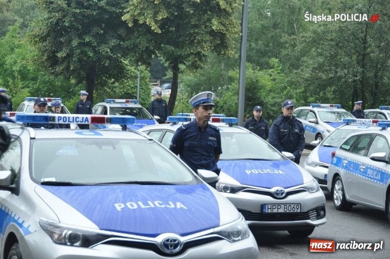 Zdjęcie w galerii na portalu naszraciborz.pl: Raciborska policja przesiada się do toyot z napędem hybrydowym wiadomości z regionu