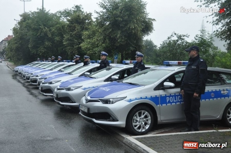 Zdjęcie w galerii na portalu naszraciborz.pl: Raciborska policja przesiada się do toyot z napędem hybrydowym wiadomości z regionu