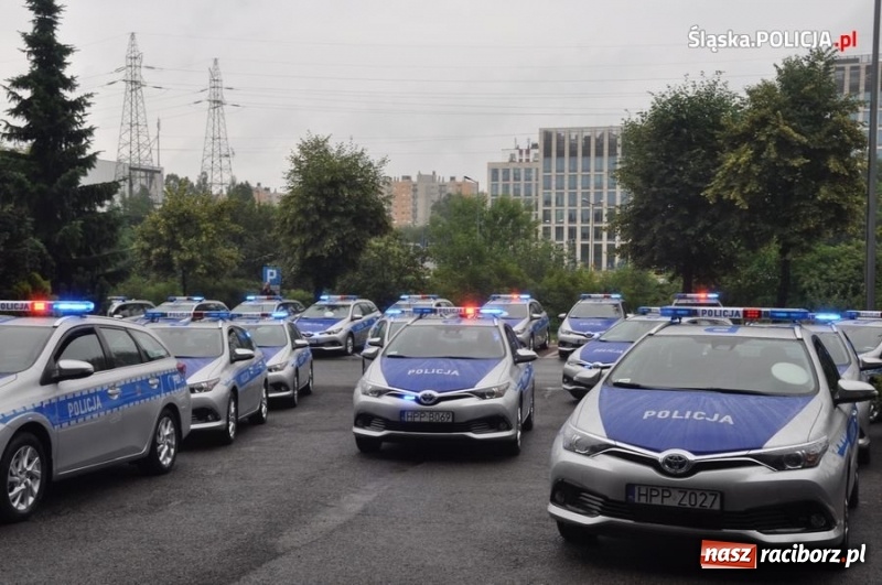 Zdjęcie w galerii na portalu naszraciborz.pl: Raciborska policja przesiada się do toyot z napędem hybrydowym wiadomości z regionu