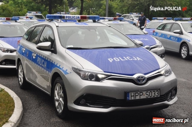 Zdjęcie w galerii na portalu naszraciborz.pl: Raciborska policja przesiada się do toyot z napędem hybrydowym wiadomości z regionu