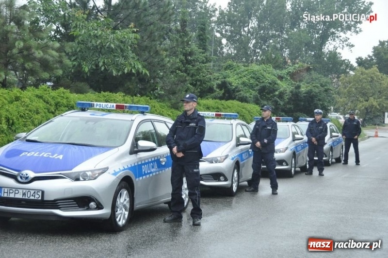 Zdjęcie w galerii na portalu naszraciborz.pl: Raciborska policja przesiada się do toyot z napędem hybrydowym wiadomości z regionu