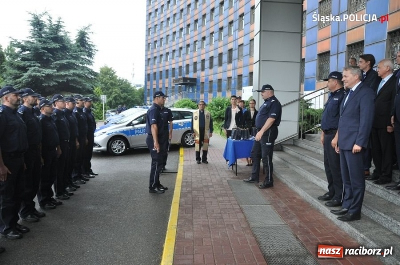 Zdjęcie w galerii na portalu naszraciborz.pl: Raciborska policja przesiada się do toyot z napędem hybrydowym wiadomości z regionu