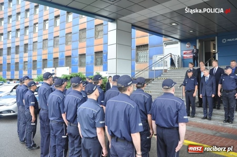 Zdjęcie w galerii na portalu naszraciborz.pl: Raciborska policja przesiada się do toyot z napędem hybrydowym wiadomości z regionu
