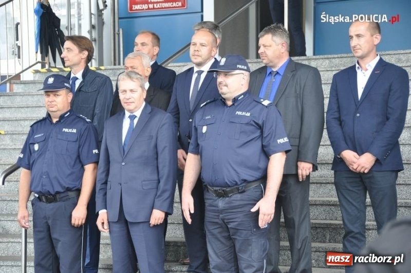 Zdjęcie w galerii na portalu naszraciborz.pl: Raciborska policja przesiada się do toyot z napędem hybrydowym wiadomości z regionu