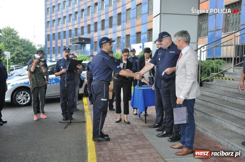 Zdjęcie w galerii na portalu naszraciborz.pl: Raciborska policja przesiada się do toyot z napędem hybrydowym wiadomości z regionu