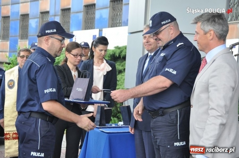 Zdjęcie w galerii na portalu naszraciborz.pl: Raciborska policja przesiada się do toyot z napędem hybrydowym wiadomości z regionu