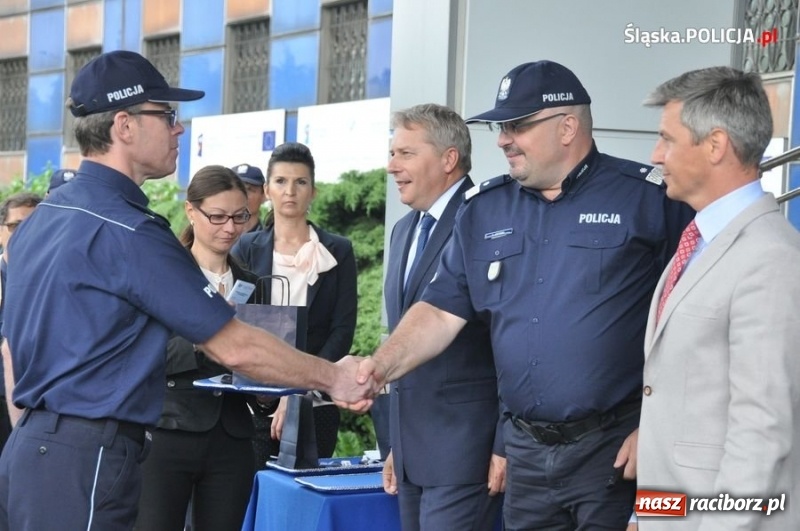 Zdjęcie w galerii na portalu naszraciborz.pl: Raciborska policja przesiada się do toyot z napędem hybrydowym wiadomości z regionu