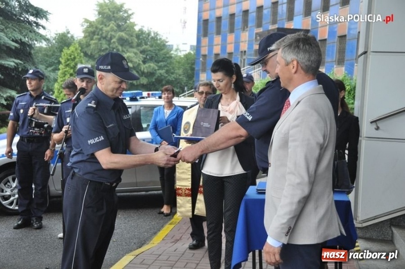 Zdjęcie w galerii na portalu naszraciborz.pl: Raciborska policja przesiada się do toyot z napędem hybrydowym wiadomości z regionu