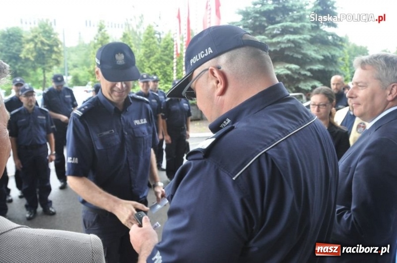 Zdjęcie w galerii na portalu naszraciborz.pl: Raciborska policja przesiada się do toyot z napędem hybrydowym wiadomości z regionu