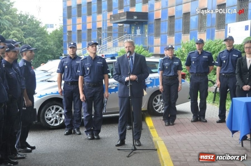 Zdjęcie w galerii na portalu naszraciborz.pl: Raciborska policja przesiada się do toyot z napędem hybrydowym wiadomości z regionu