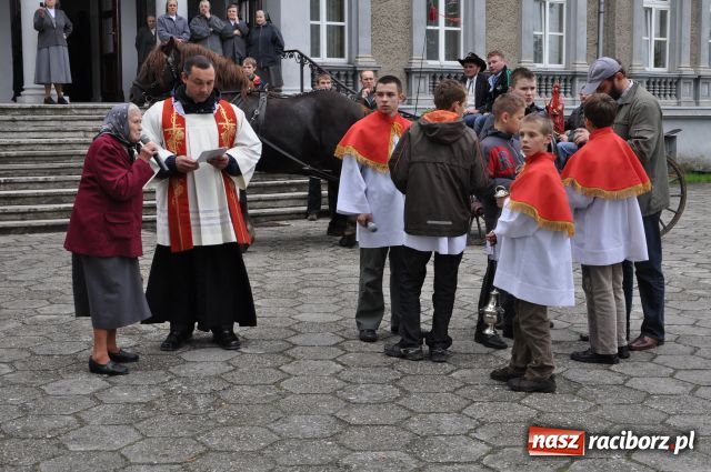 Zdjęcie w galerii na portalu naszraciborz.pl: Prosili o urodzaj, rzucając jajami wiadomości z regionu