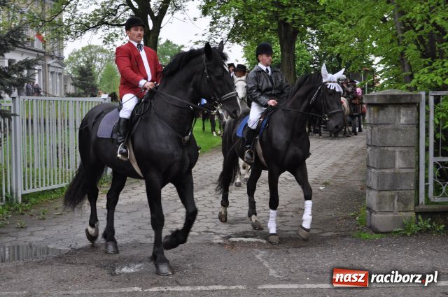 Zdjęcie w galerii na portalu naszraciborz.pl: Prosili o urodzaj, rzucając jajami wiadomości z regionu