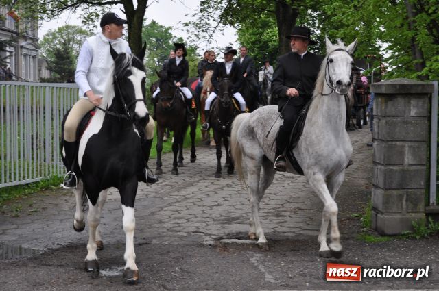 Zdjęcie w galerii na portalu naszraciborz.pl: Prosili o urodzaj, rzucając jajami wiadomości z regionu