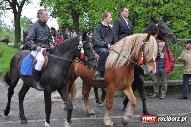 Zdjęcie w galerii na portalu naszraciborz.pl: Prosili o urodzaj, rzucając jajami wiadomości z regionu