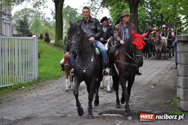 Zdjęcie w galerii na portalu naszraciborz.pl: Prosili o urodzaj, rzucając jajami wiadomości z regionu