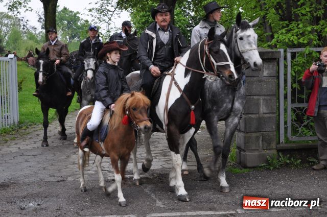 Zdjęcie w galerii na portalu naszraciborz.pl: Prosili o urodzaj, rzucając jajami wiadomości z regionu
