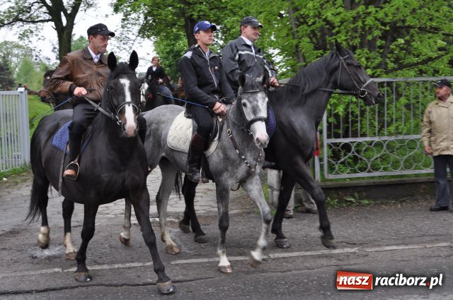 Zdjęcie w galerii na portalu naszraciborz.pl: Prosili o urodzaj, rzucając jajami wiadomości z regionu