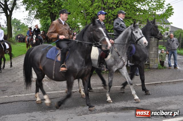 Zdjęcie w galerii na portalu naszraciborz.pl: Prosili o urodzaj, rzucając jajami wiadomości z regionu