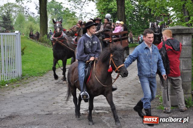 Zdjęcie w galerii na portalu naszraciborz.pl: Prosili o urodzaj, rzucając jajami wiadomości z regionu