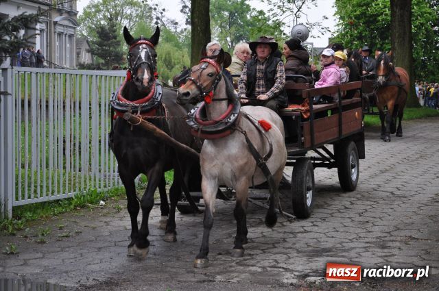 Zdjęcie w galerii na portalu naszraciborz.pl: Prosili o urodzaj, rzucając jajami wiadomości z regionu