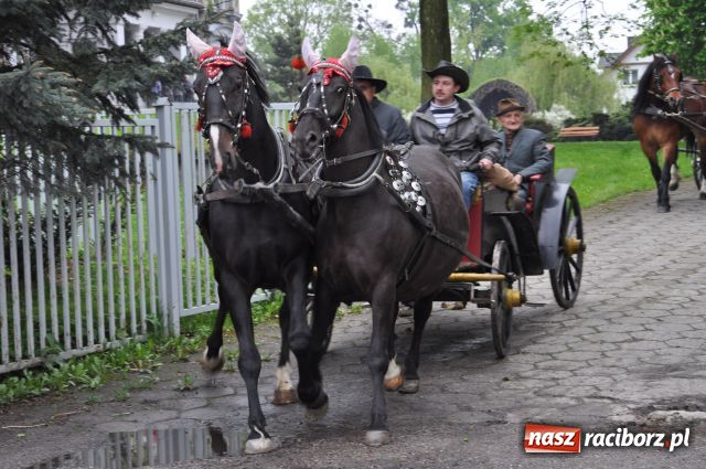 Zdjęcie w galerii na portalu naszraciborz.pl: Prosili o urodzaj, rzucając jajami wiadomości z regionu